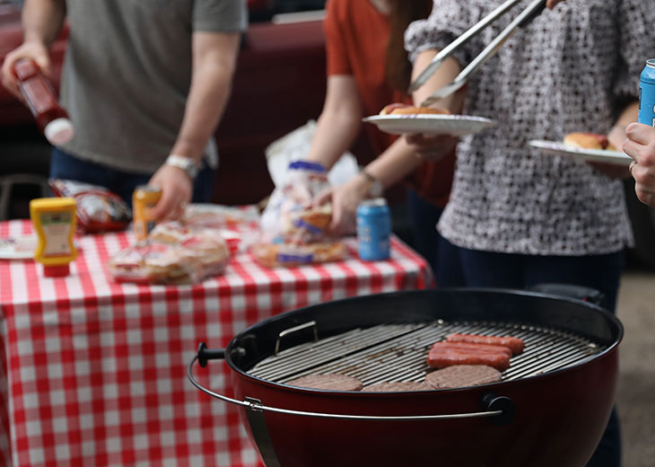 Classic Dad Lunchtime: Parking Lot Grilling With Kingsford | Classic Dad